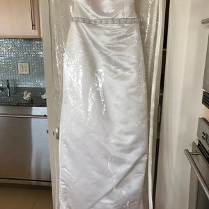 ELISSA BY DEMETRIOS WEDDING DRESS WITH LONG BUSSLE OR CAPE THAT CAN BE ATTACHED